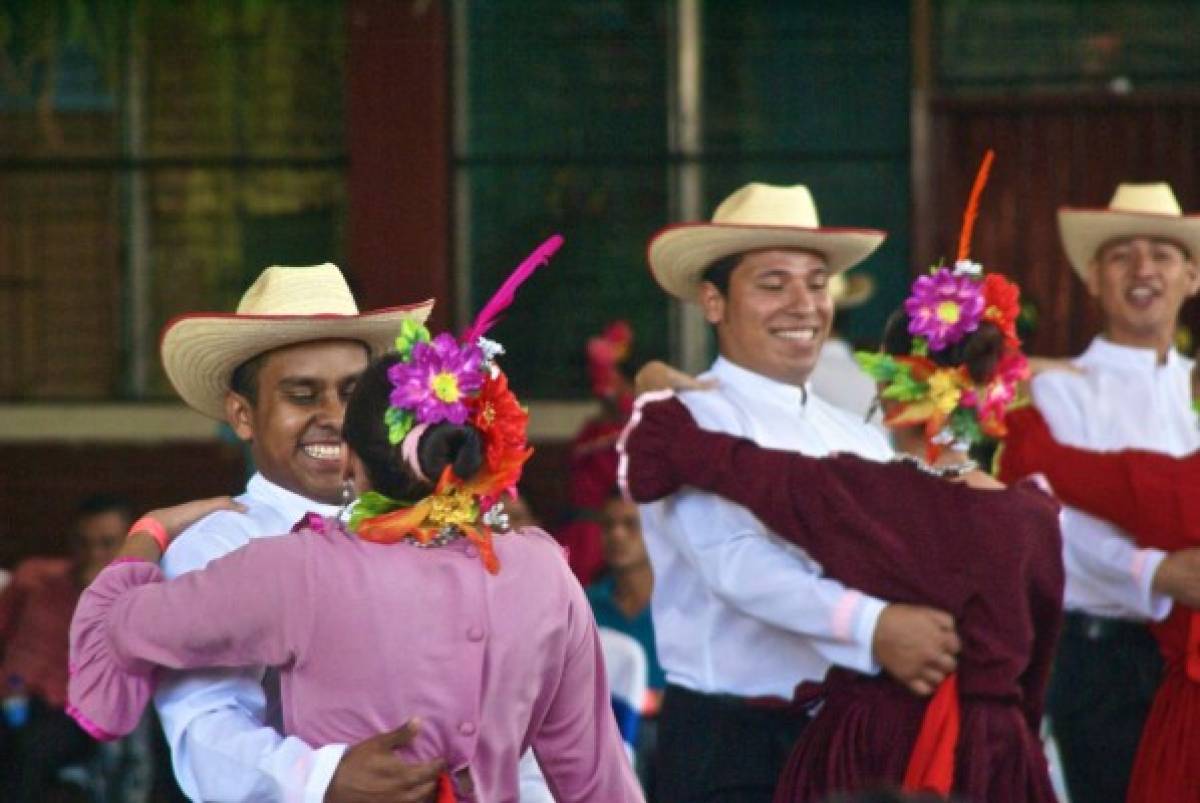 Colorida fiesta folclórica en La Esperanza, Intibucá