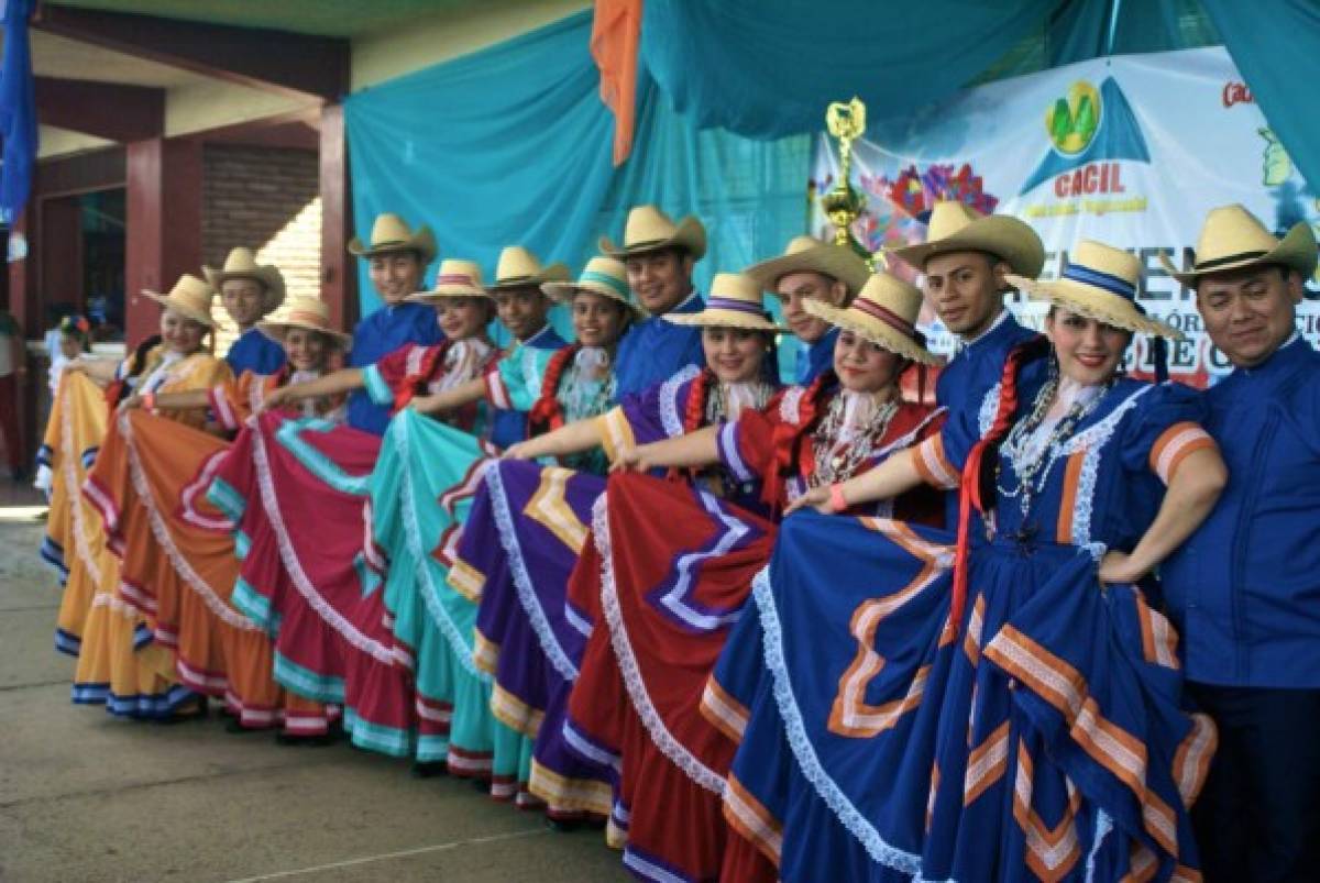 Colorida fiesta folclórica en La Esperanza, Intibucá