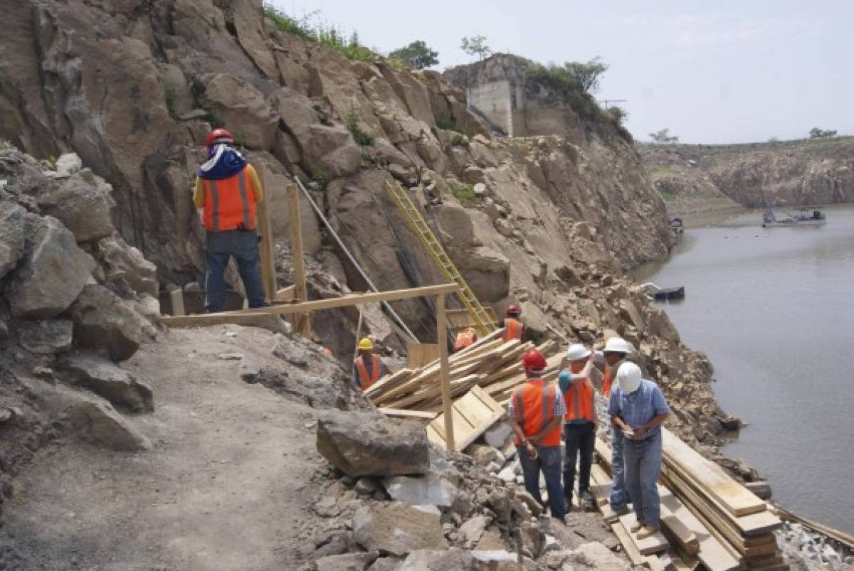 Supervisan avances de proyectos en represas