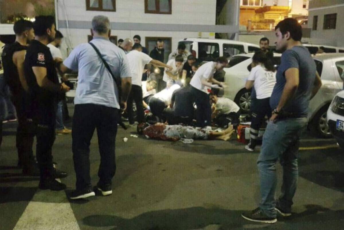 Presunto miembro del EI mató con cuchillo en Estambul a un policía