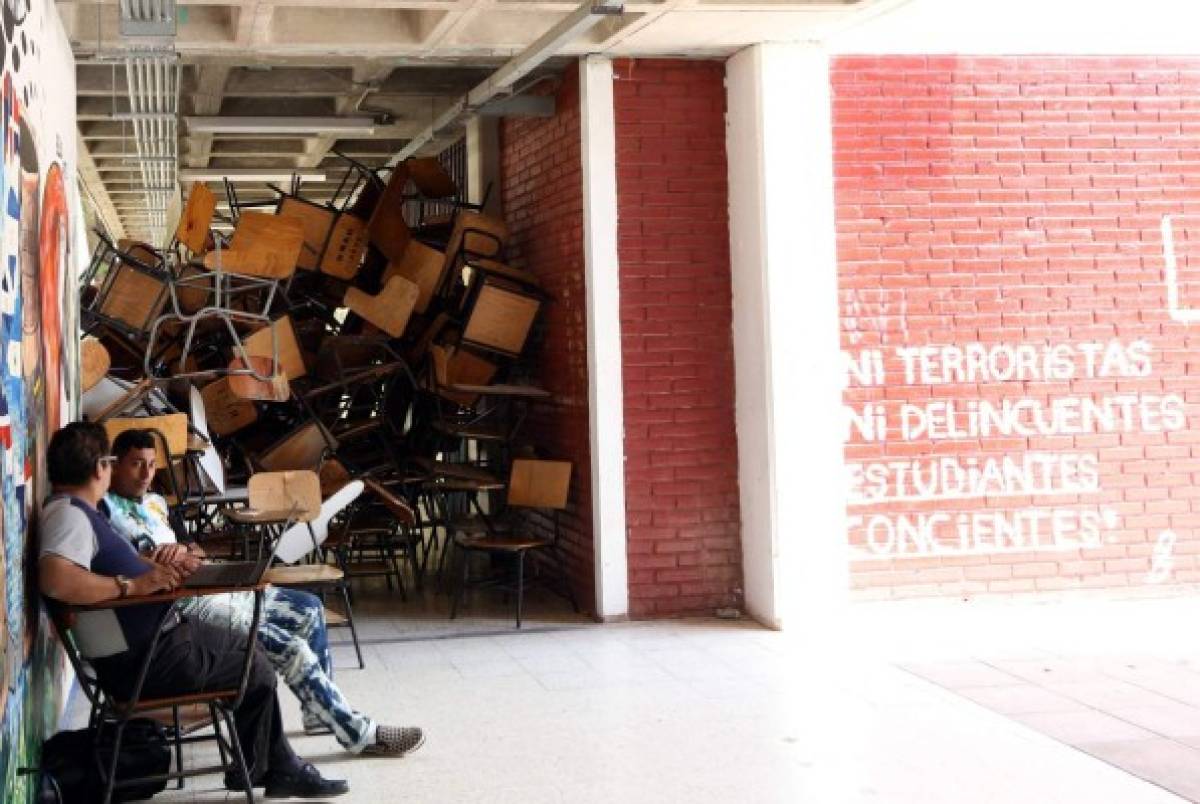 Huelga y tomas en la universidad afectan el sueño de graduación