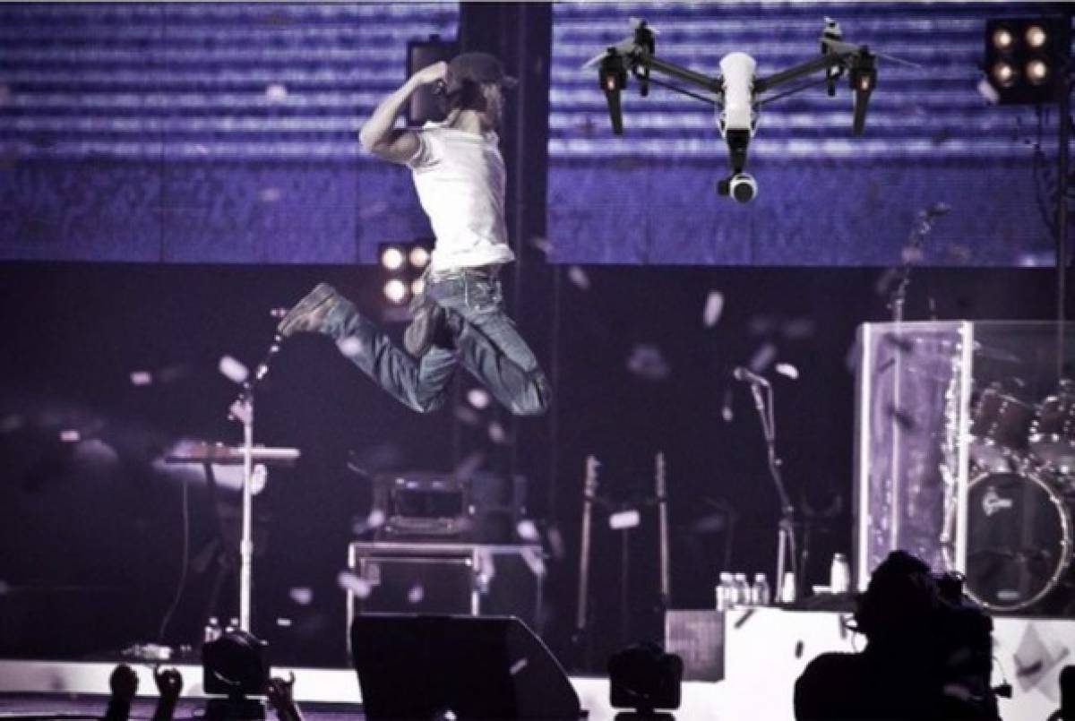 Enrique Iglesias se venga de dron
