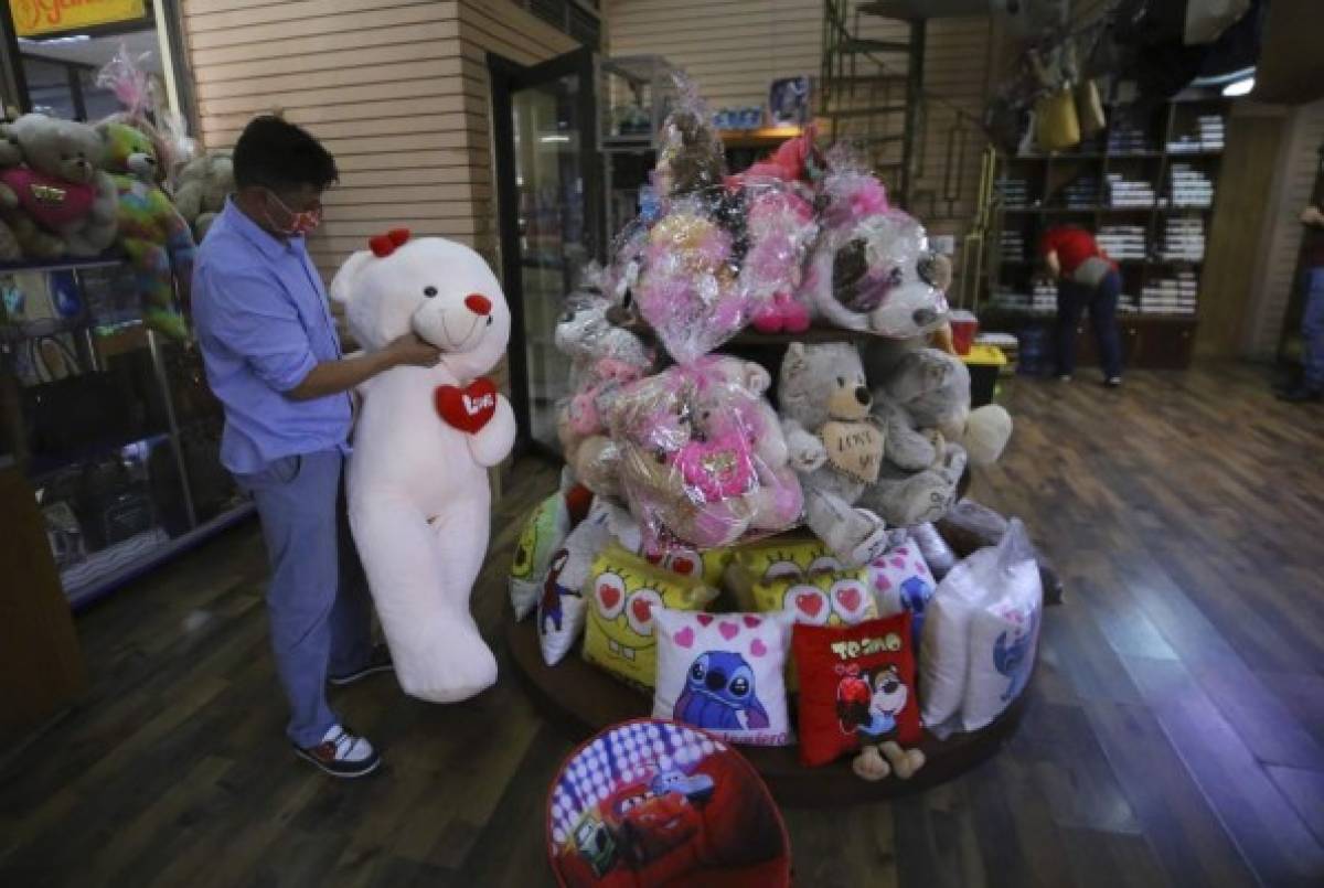 Llaman a celebrar San Valentín con responsabilidad ante el covid