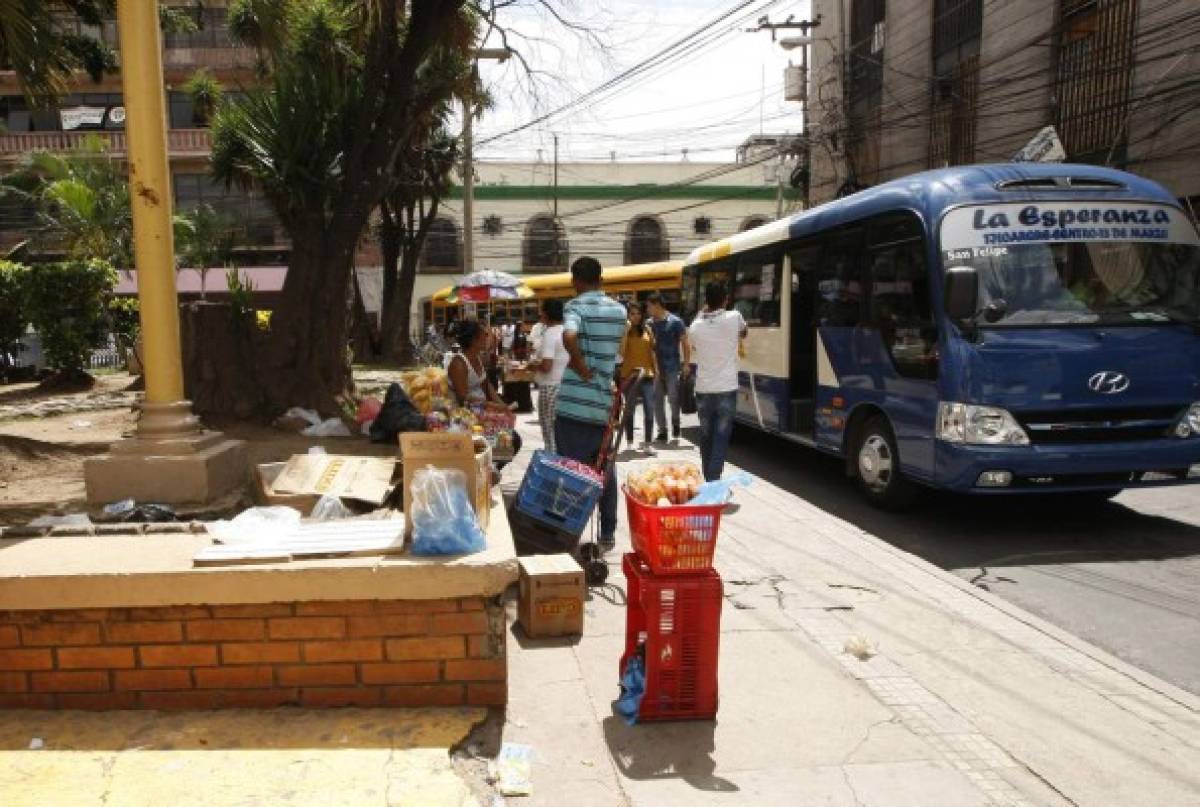 Comerciantes inundan el Paseo Liquidámbar de Tegucigalpa