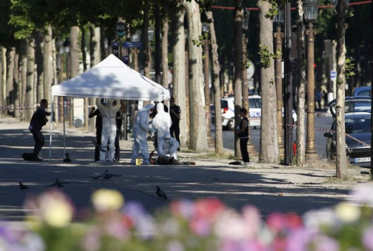 Campos Elíseos sufren intento de atentado cuando vehículo embiste furgón policial en París