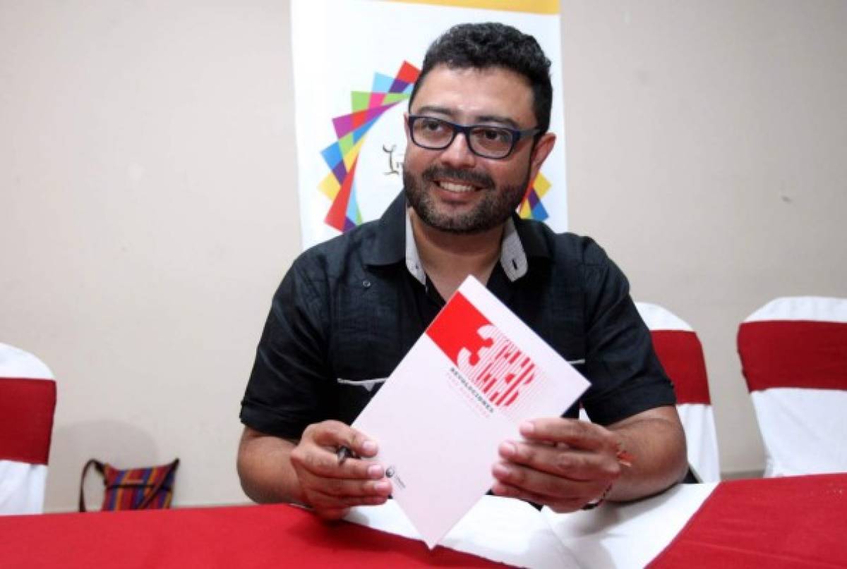 Fabricio Estrada triunfa con su poemario
