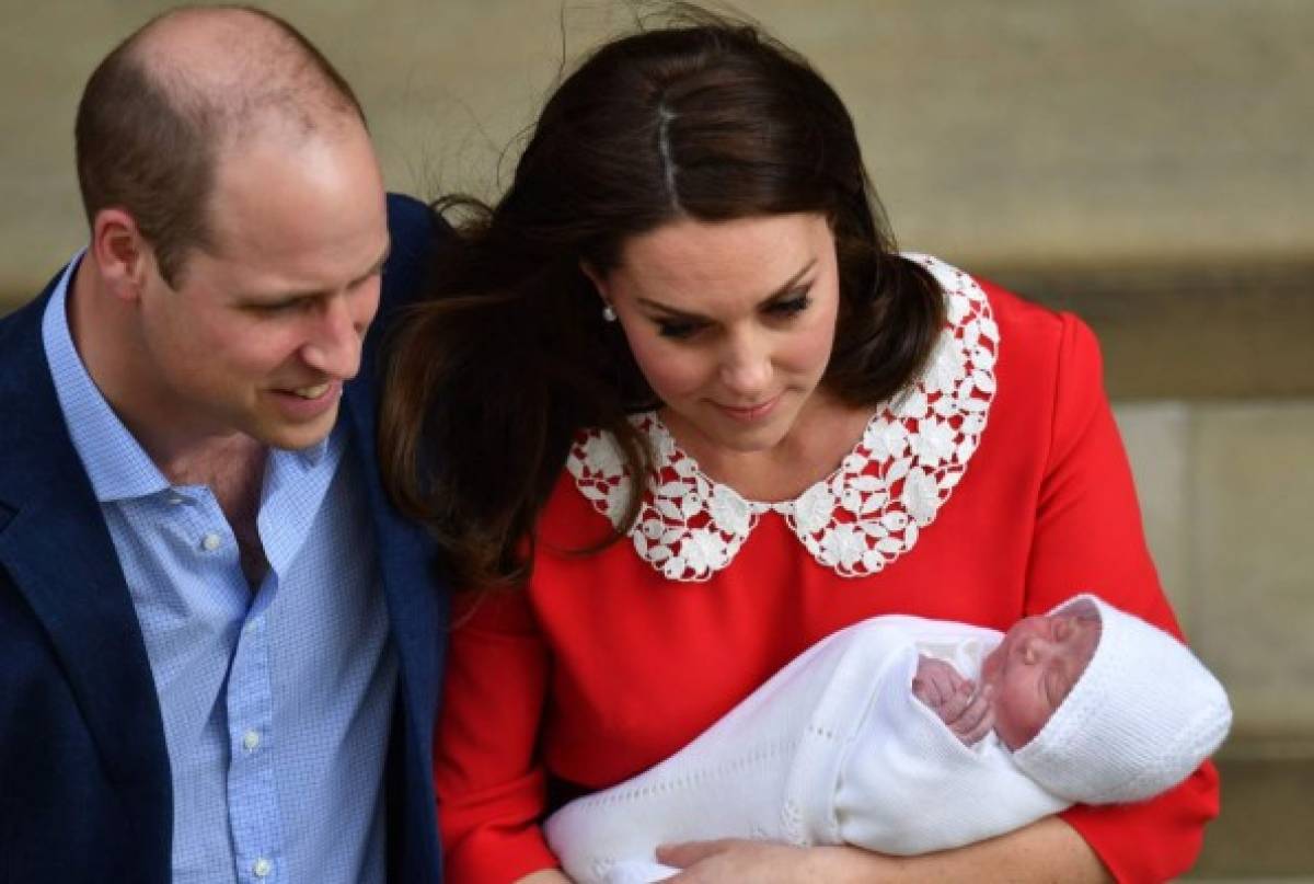 El príncipe William y Kate Middleton llaman a su tercer hijo Louis Arthur Charles