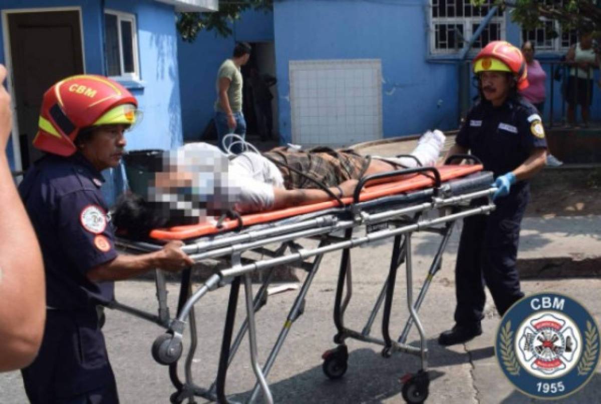 La alumna sufrió heridas graves en el violento impacto. Foto Bomberos Guatemala