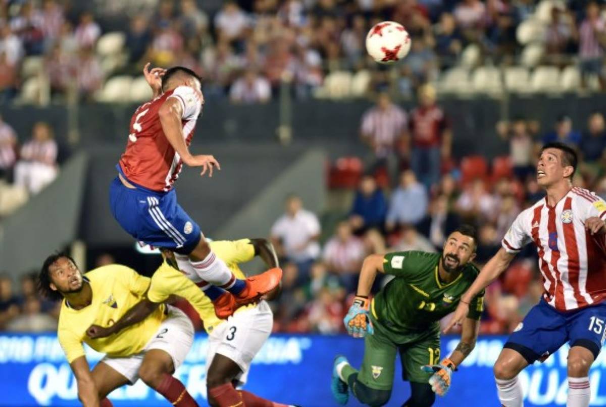 Paraguay vence a Ecuador 2-1 y aún sueña con Rusia-2018