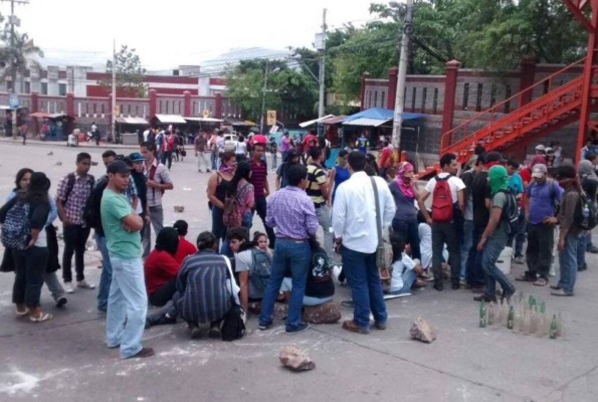 Estudiantes de la UNAH protestan en Tegucigalpa