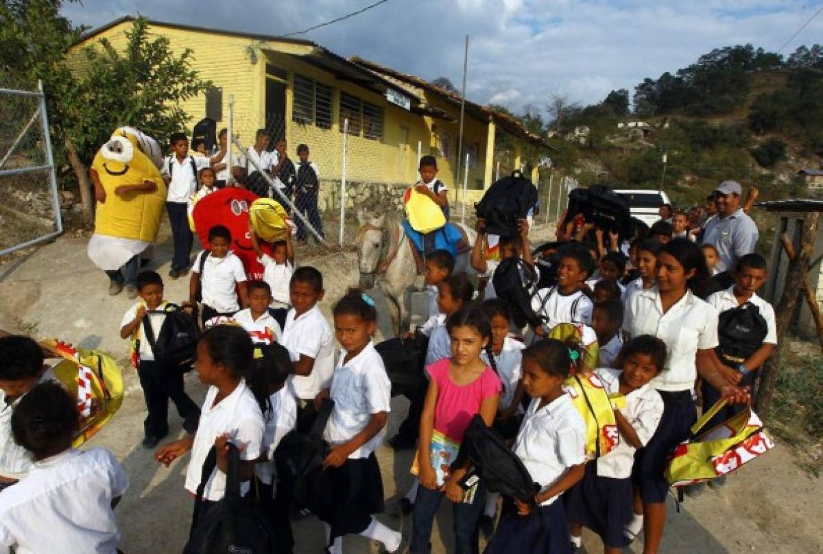 Huella de solidaridad en Escuela Ramón Rosa