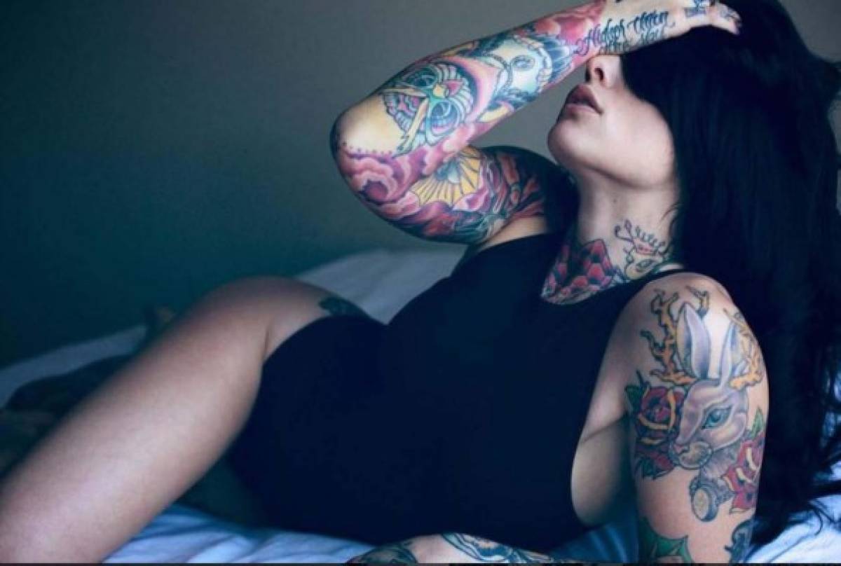 Mujeres vuelven sus esbeltos cuerpos en obras de arte con sus tatuajes