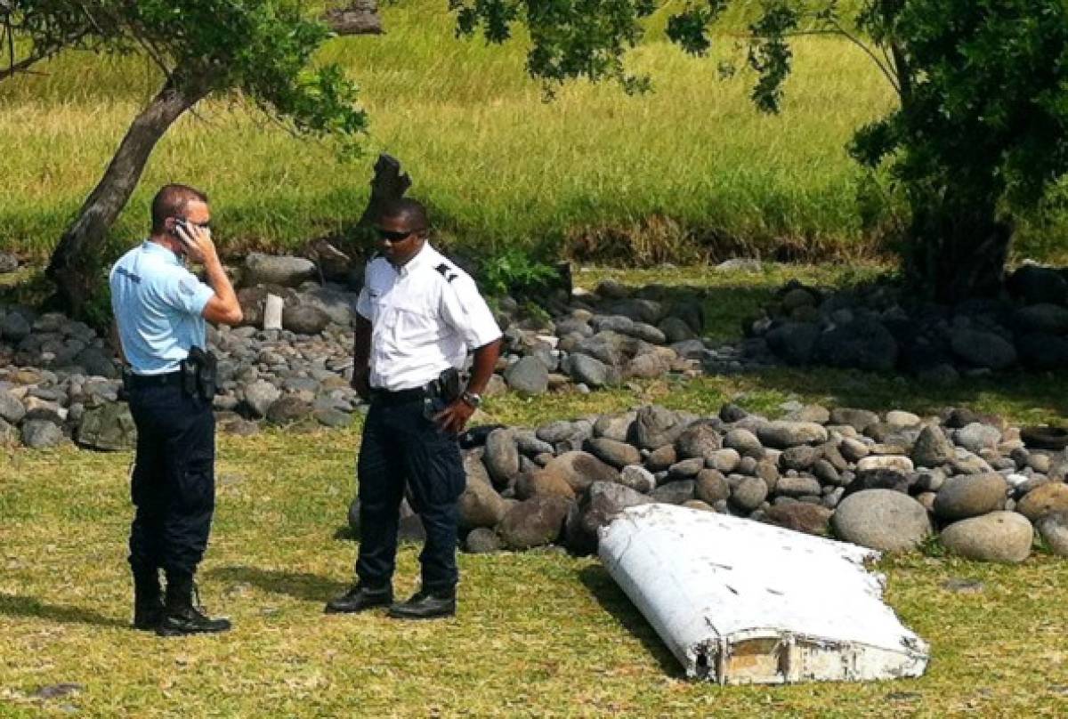 Resto de avión encontrado en isla de la Reunión relanza el enigma del vuelo MH370
