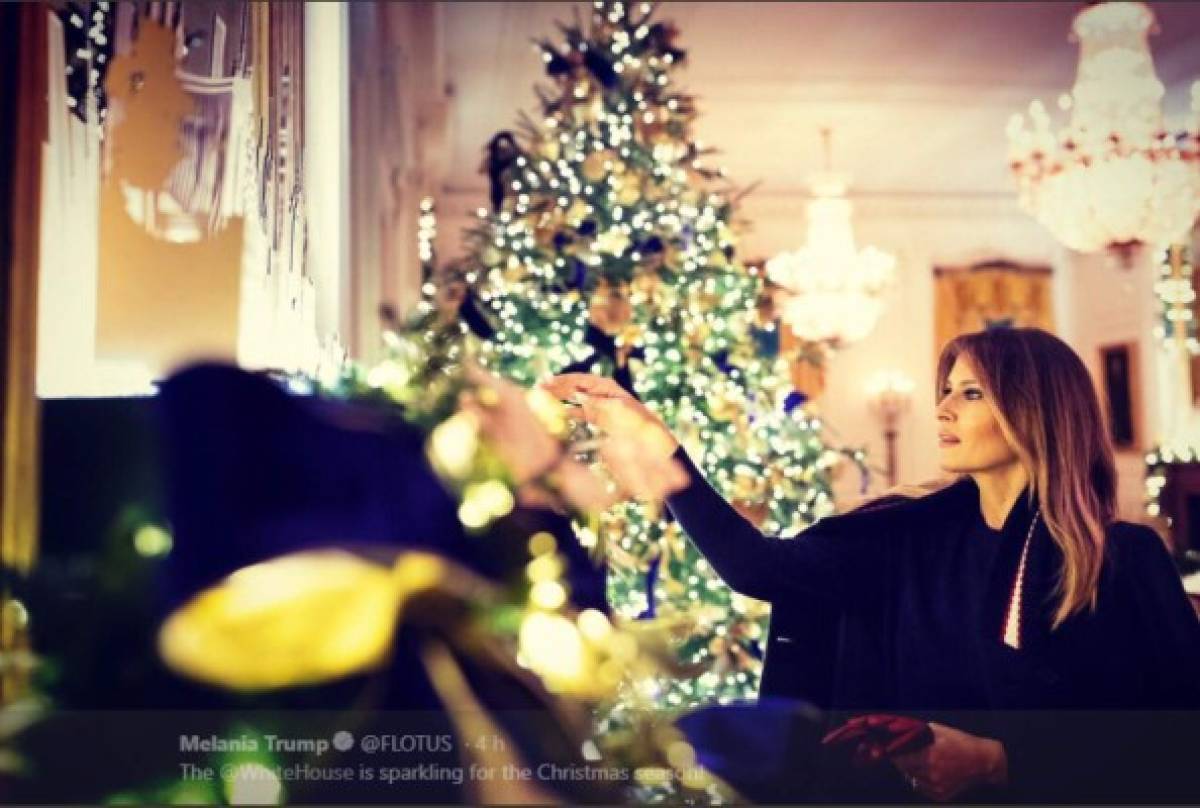 Melania Trump devela decoraciones navideñas en la Casa Blanca