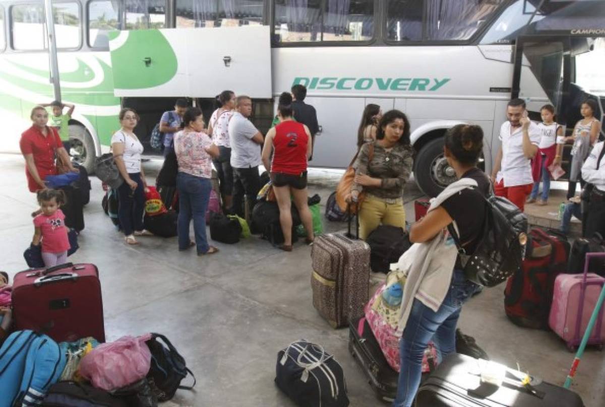 Baja afluencia de viajeros en algunas terminales de buses