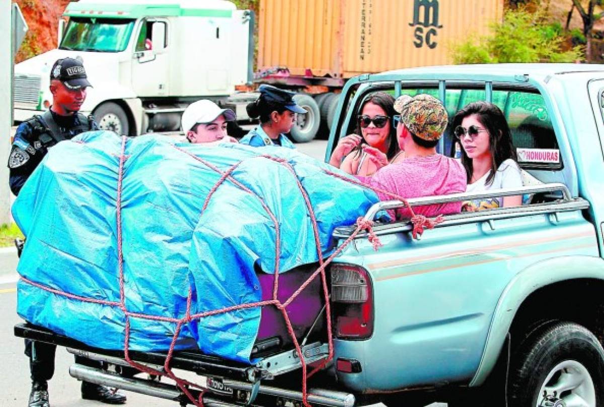 Masiva salida de viajeros en inicio de Feriado Morazánico