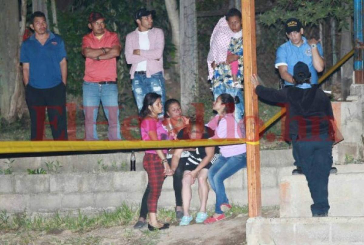 Al menos cuatro personas murieron e igual número resultaron heridas en la masacre cometida en un campo de fútbol de la colonia Villa Nueva, salida a oriente de la capital, foto: Alex Pérez / EL HERALDO.