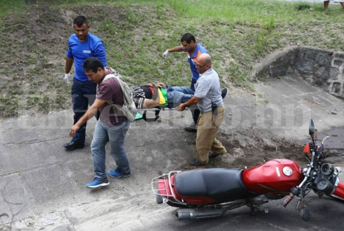 El joven fue atendido a tiempo por personal de la Unidad Médica de Emergencias del 911. Foto: Emilio Flores / EL HERALDO.