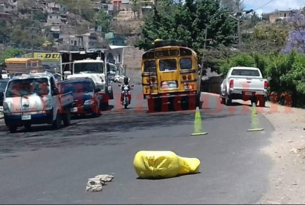 Dejan cuerpo encostalado en carretera salida a Olancho