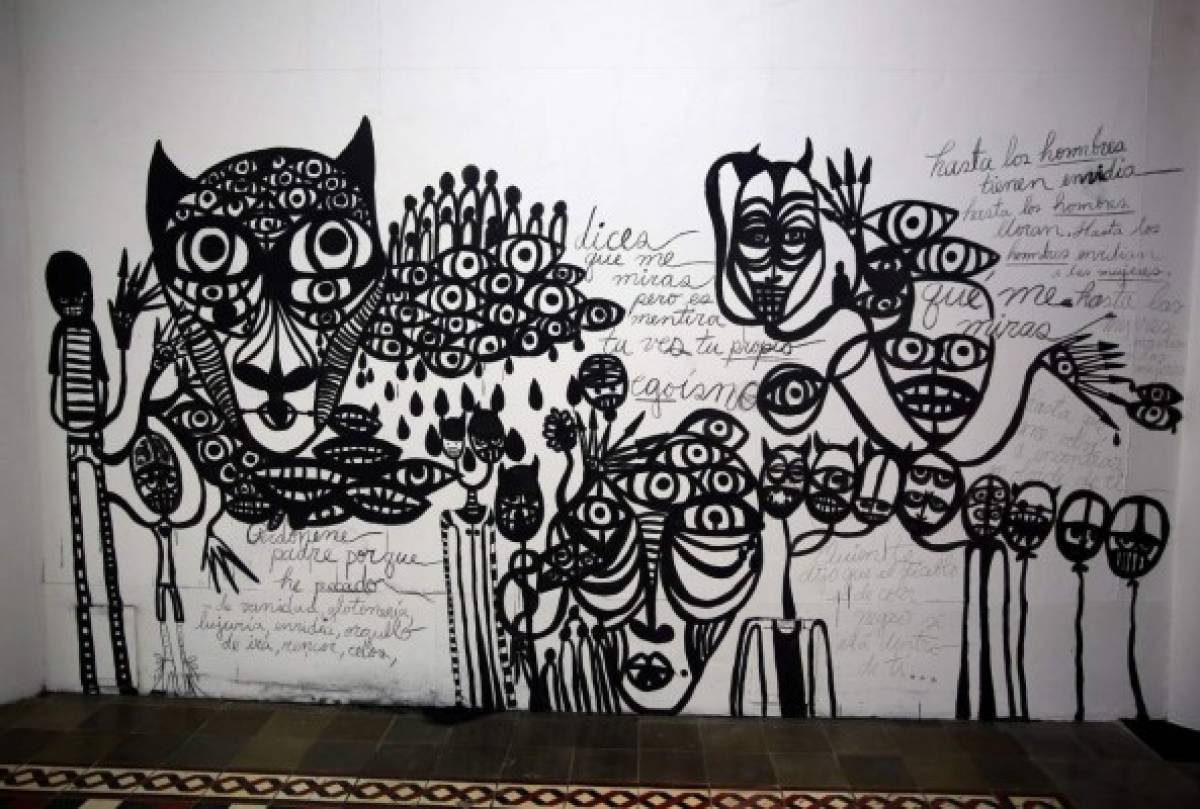 “Mis demonios y yo” es el nombre de este mural donde la artista plantea que los humanos no miran más allá de lo que está a simple vista. Foto: Jimmy Argueta / El Heraldo.