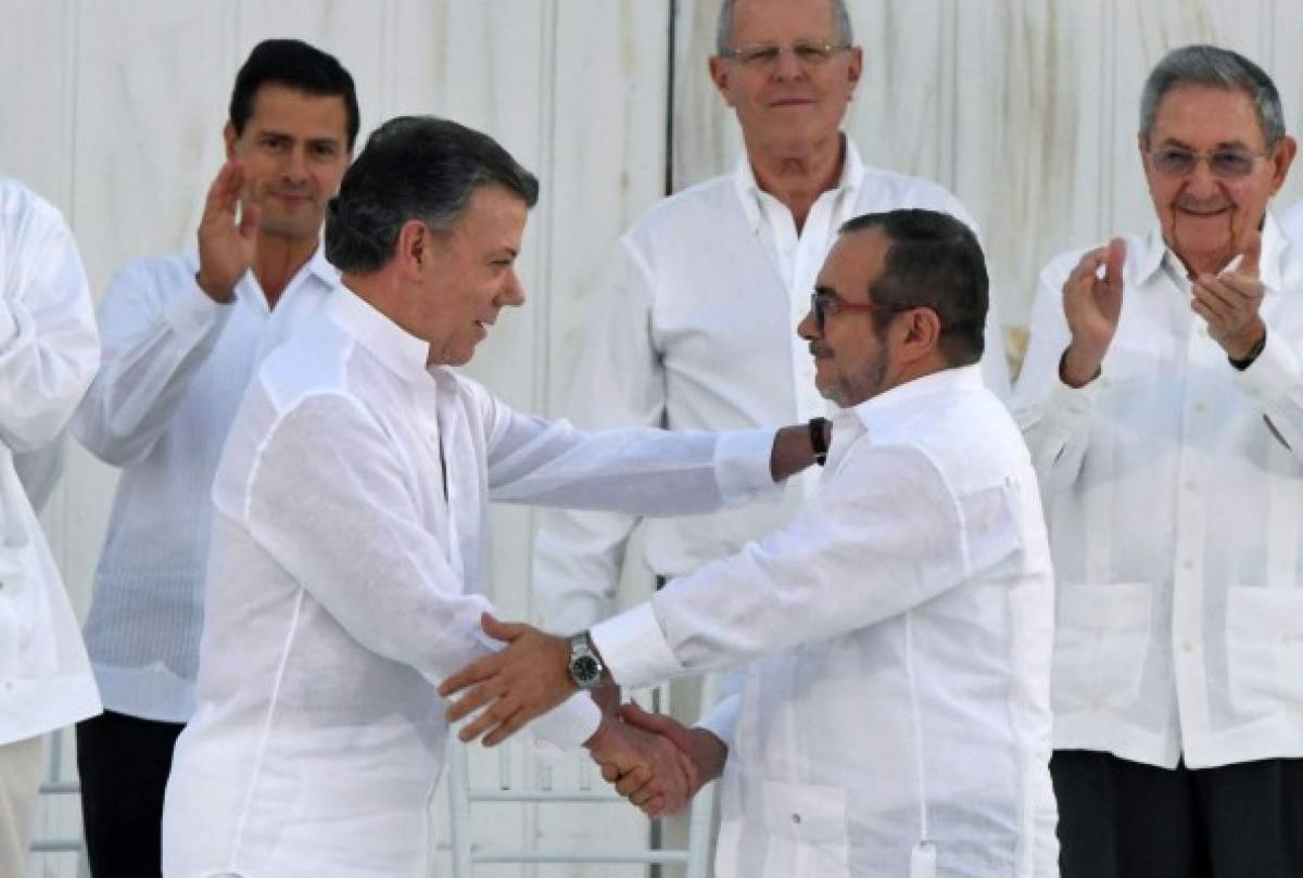 Colombia: gobierno y guerrilla FARC firman paz tras 52 años de guerra