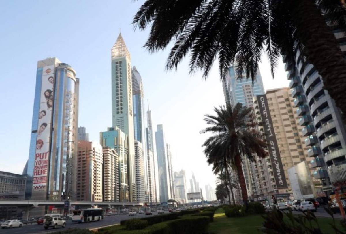 Inauguran en Dubái el hotel más alto del mundo; son 355 metros de altura  