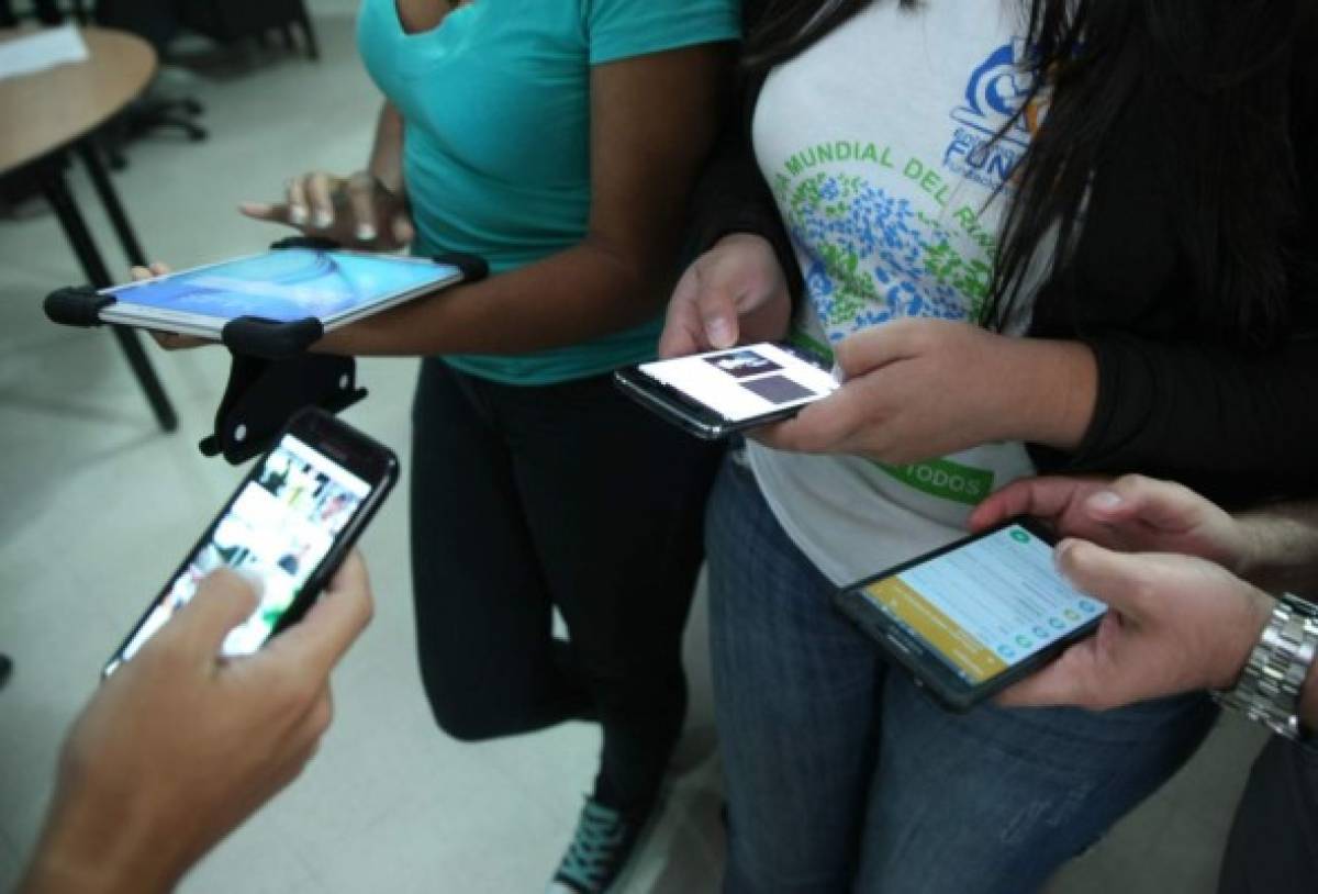 Cae en 53 por ciento el uso de la mensajería de texto por celular en Honduras