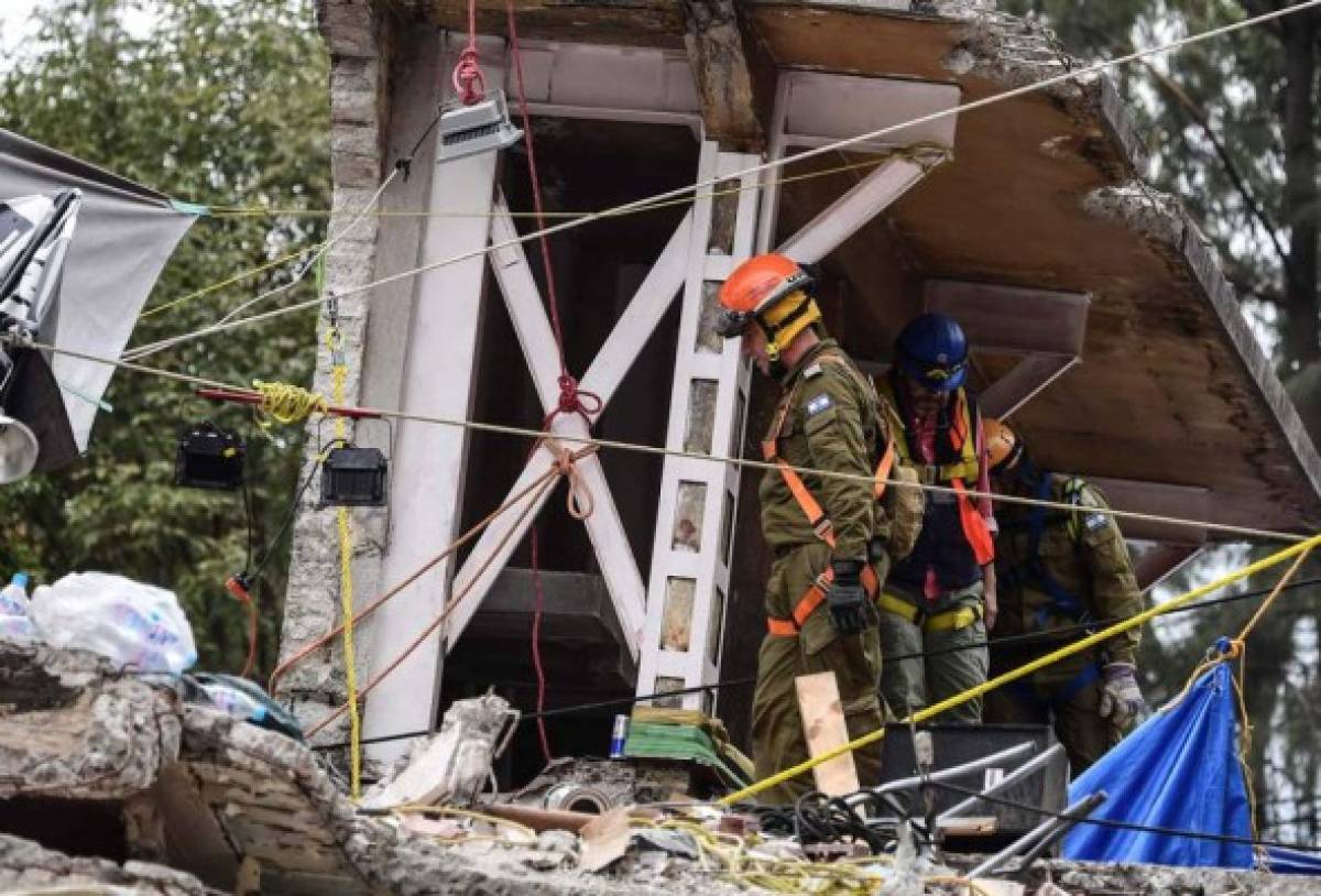 Se reanudan labores de rescate en Ciudad de México tras un nuevo sismo