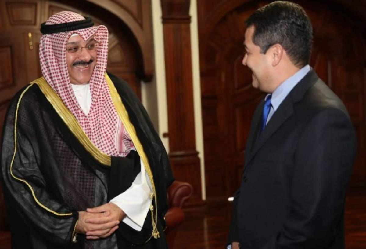 Presidente de Honduras recibe a embajador de Kuwait