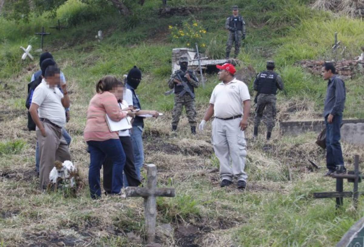 Encuentran restos humanos en cuatro sacos