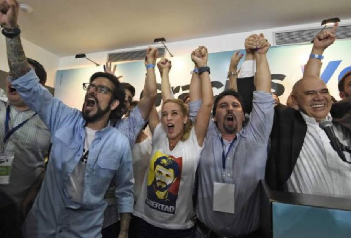 Oposición venezolana se lanza tras el revocatorio contra Maduro