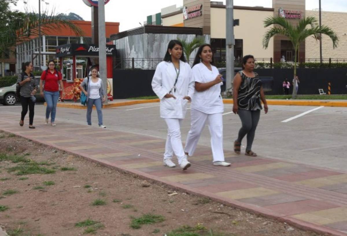 Ejecutan proyecto piloto de aceras peatonales para discapacitados en la capital de Honduras