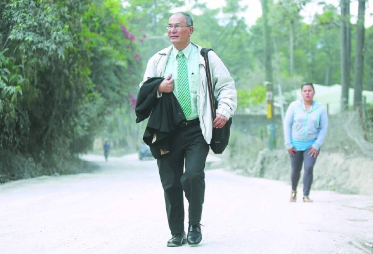 Camina hasta el bus, lo que considera ejercicio provechoso para su salud (Foto: El Heraldo Honduras/ Noticias de Honduras)