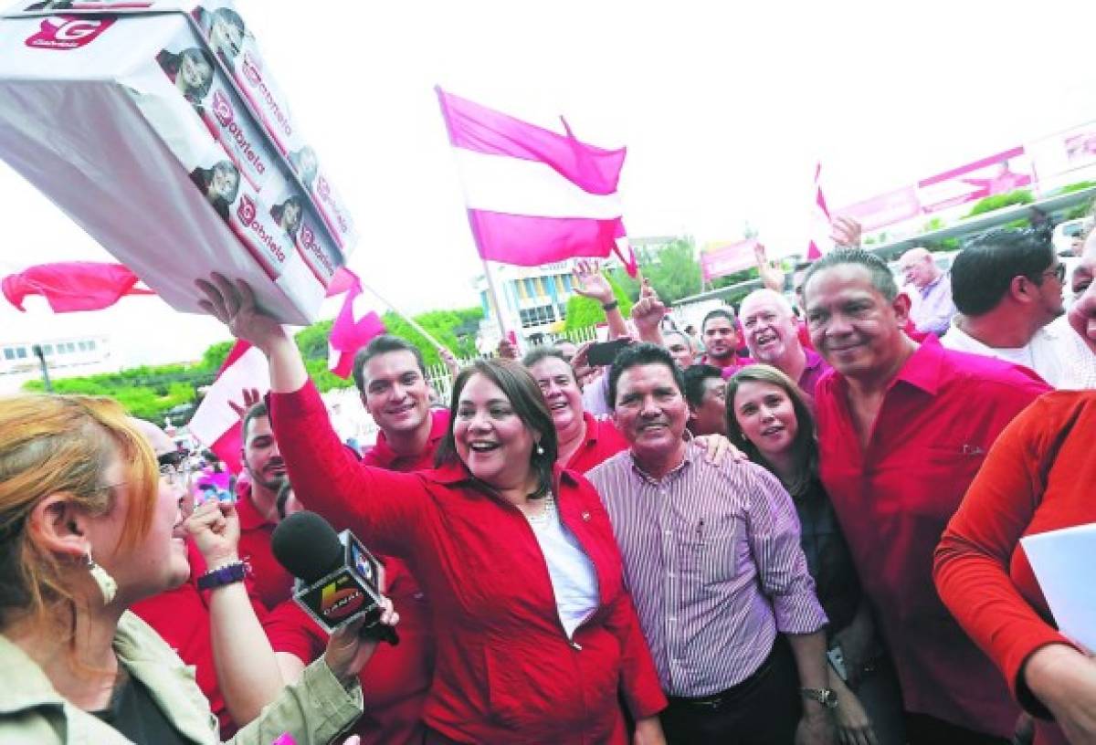 Honduras: Fiesta electoral en la entrega de planillas de los partidos políticos