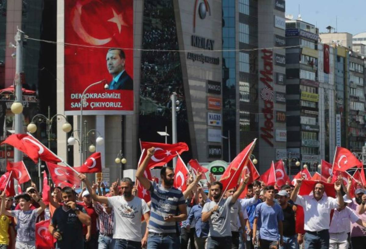 Turquía aborta intento de golpe de Estado militar que causa 265 muertos