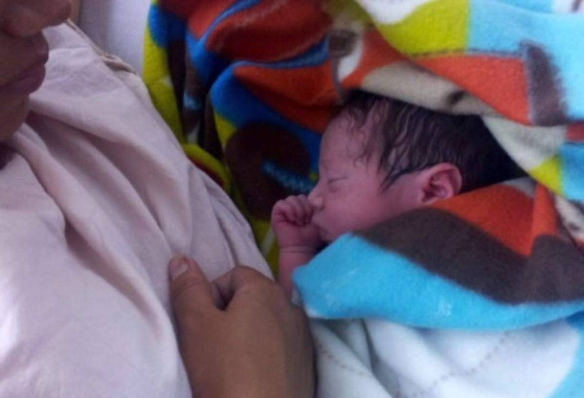 Honduras: Mujer no alcanza llegar a hospital y pare a su bebé en carretera