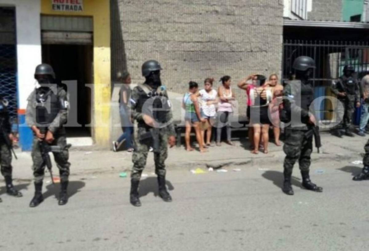 Hasta el momento varias personas - la mayoría de ellas mujeres- han sido detenidas en los moteles saturados por los uniformados. (Foto: El Heraldo Honduras/ Noticias de Honduras)