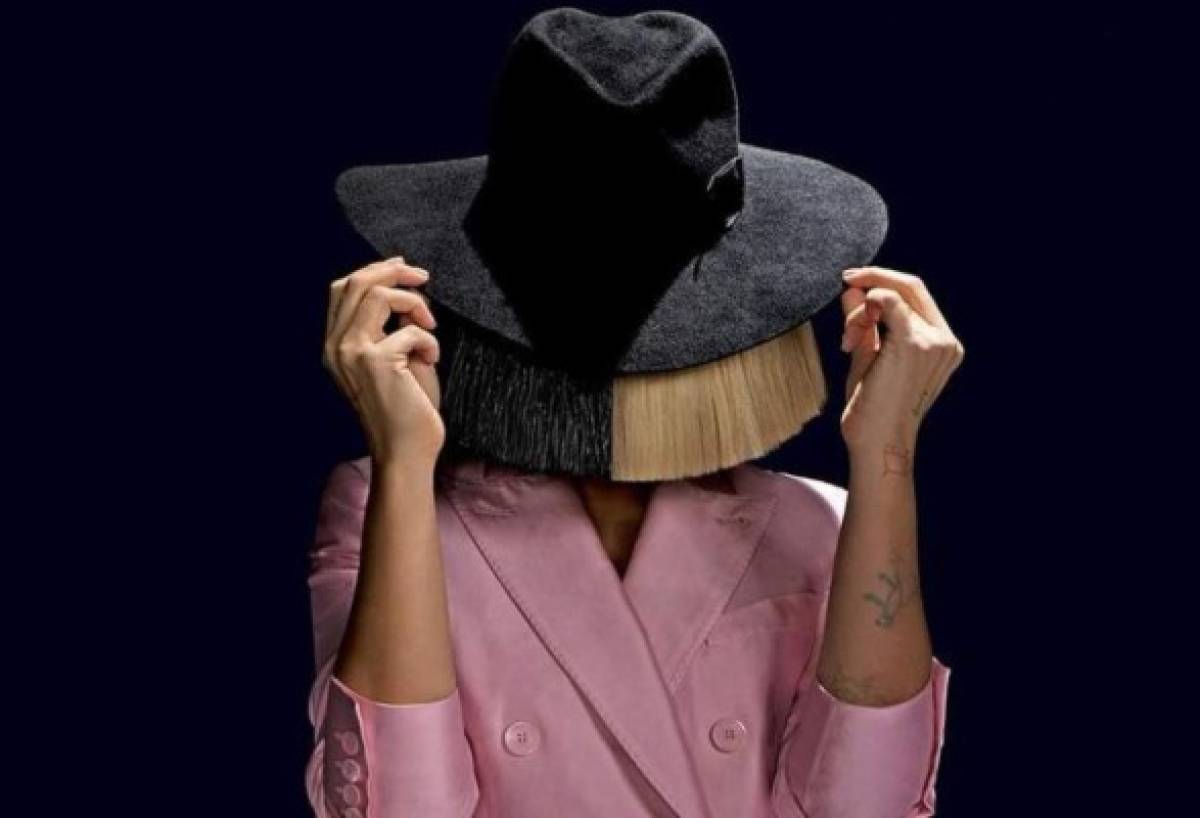 ¡Tremenda lección! Sia no se deja chantajear y publica una foto sin nada de ropa