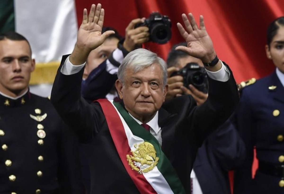 López Obrador con su banda presidencial en 2018. Foto AFP