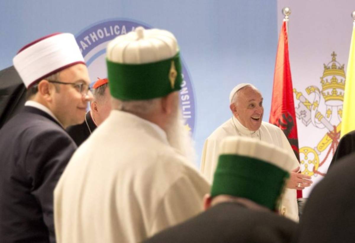 Papa denuncia en Albania la violencia religiosa