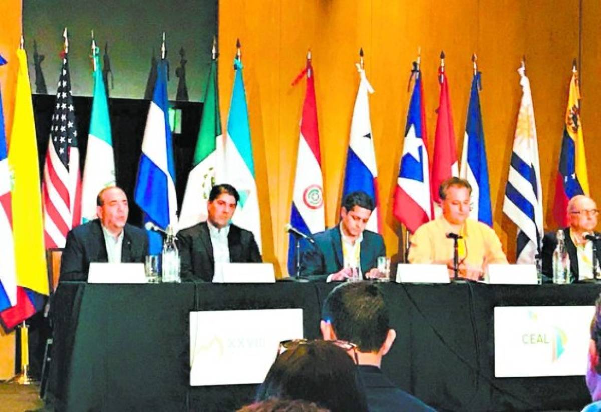 Ratifican a empresario Camilo Atala en la presidencia del CEAL