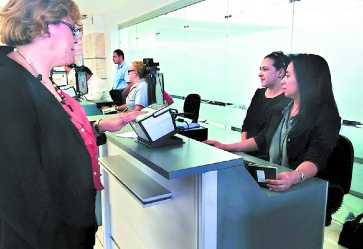 Nuevo sistema de control migratorio llega a aeropuertos