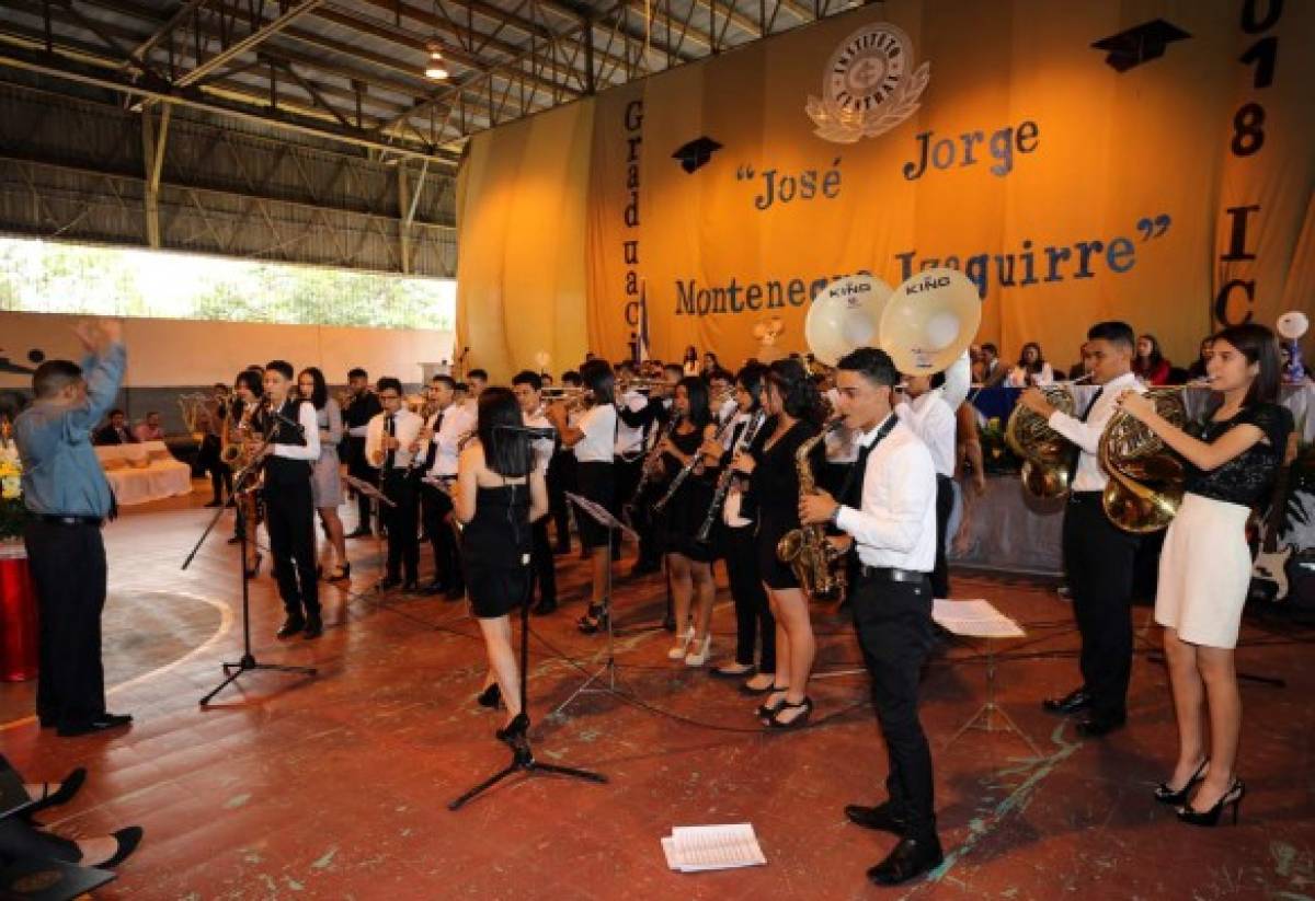 El Instituto Central Vicente Cáceres gradúa 950 nuevos bachilleres en Tegucigalpa