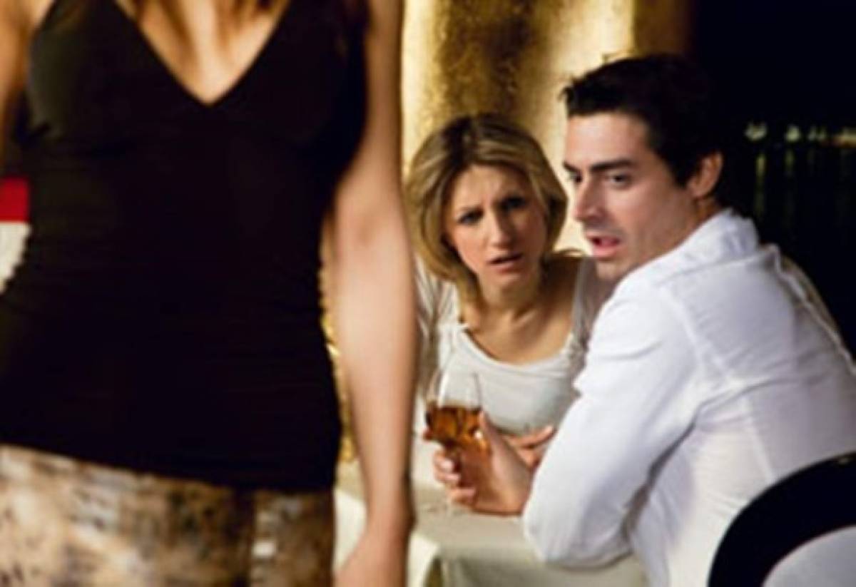 Estas cinco situaciones masculinas siempre despiertan los celos en una mujer  