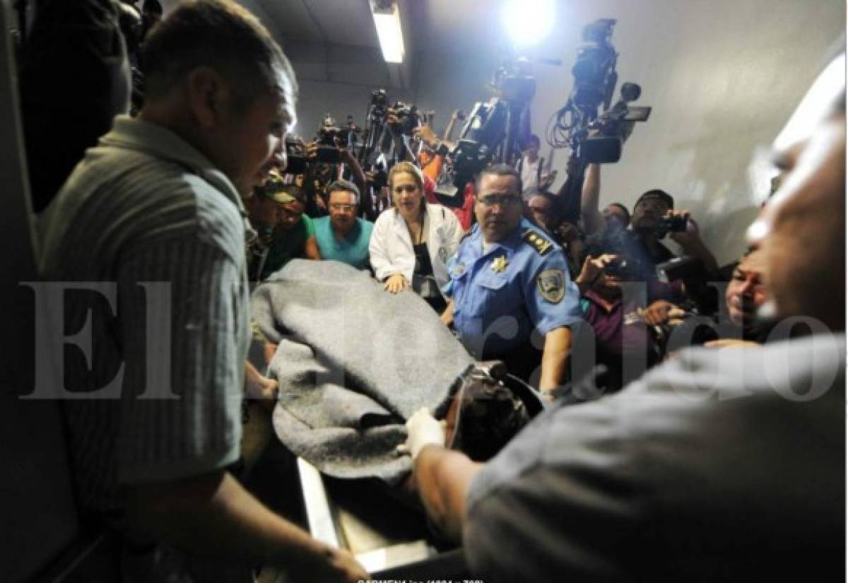 Con una fuerte presencia mediática fue ingresado el cadáver de Berta Cáceres a Medicina Forense, foto: El Heraldo.