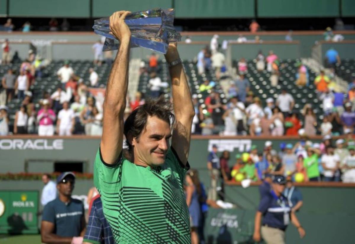 Federer confirma que está de vuelta; triunfa en Indian Wells