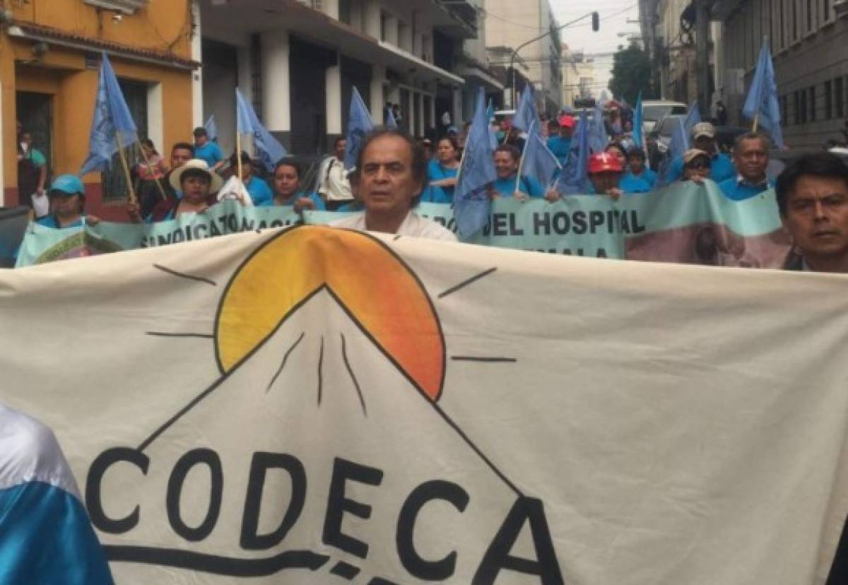 Indígenas y campesinos guatemaltecos marchan para exigir renuncia de presidente 