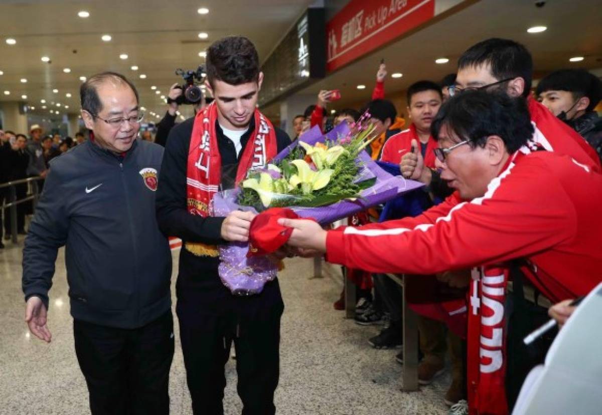 Brasileño Oscar llega a Shanghai para jugar en el fútbol chino  