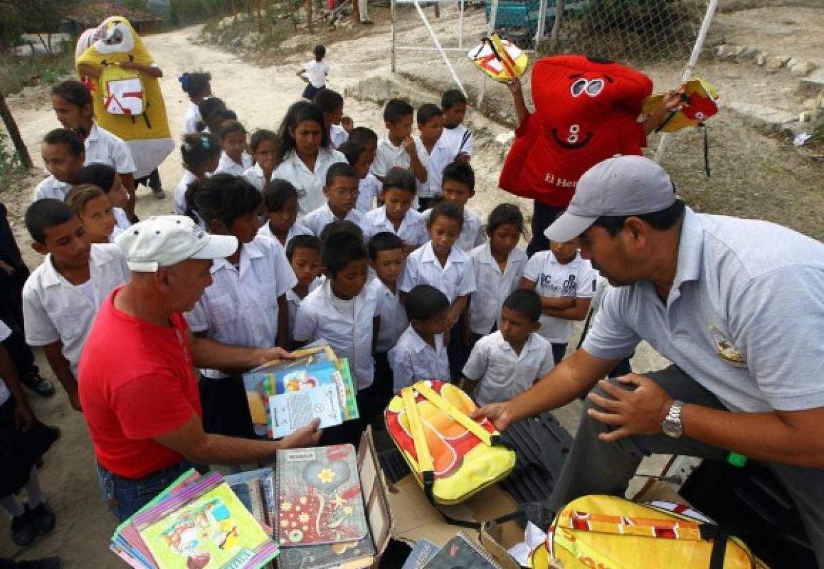 Huella de solidaridad en Escuela Ramón Rosa