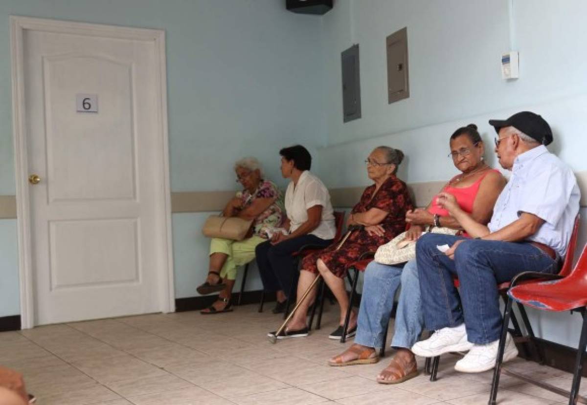 IHSS absorberá atención médica de más de 34,800 jubilados